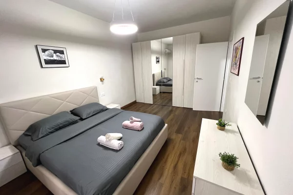 Shtepi me qera Apartament ne Tirane, 2+1, Mobilimi E mobiluar, Pagesa 85,000  Leke.