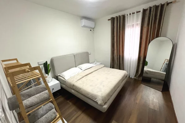 Shtepi me qera Apartament ne Tirane, 2+1, Mobilimi E mobiluar, Pagesa 85,000  Leke.