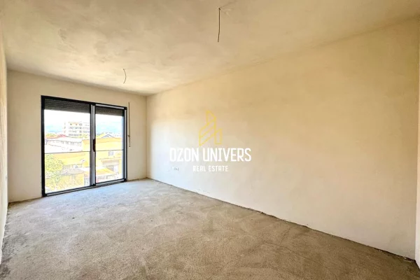 Shtepi ne shitje Apartament ne Tirane, 2+1, Mobilimi Bosh, pa mobiluar, Pagesa 194,633  Euro.