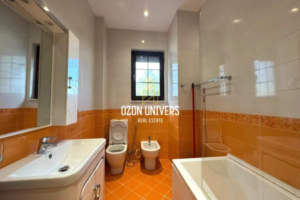 Shtepi me qera Vila Luksoze ne Tirane, 4+1, Mobilimi Pjeserisht e mobiluar, Pagesa 3,000  Euro.