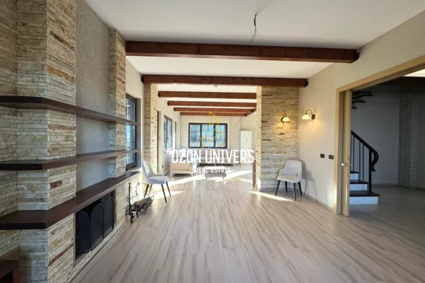 Shtepi me qera Vila Luksoze ne Tirane, 4+1, Mobilimi Pjeserisht e mobiluar, Pagesa 3,000  Euro.