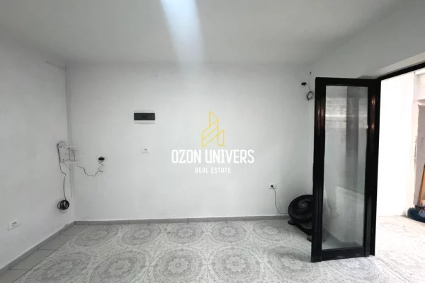 Ambiente Commerciale in Affitto 1+1 a Tirana - 45,000 Leke