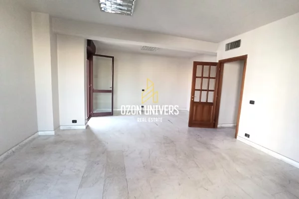 Ambient biznesi me qera 3+1 ne Tirane - 180,000 Leke