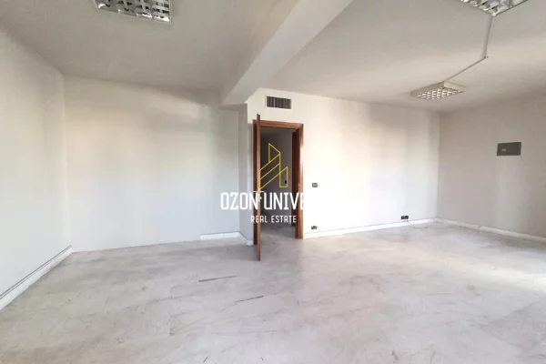 Ambient biznesi me qera 3+1 ne Tirane - 180,000 Leke