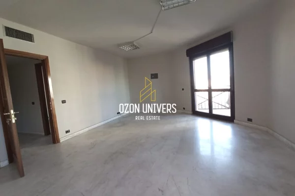 Ambient biznesi me qera 3+1 ne Tirane - 180,000 Leke