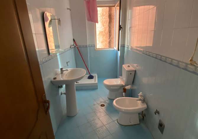 Shtepi ne shitje Apartament ne Tirane, 2+1, Mobilimi Bosh, pa mobiluar, Pagesa 175,000  Euro.