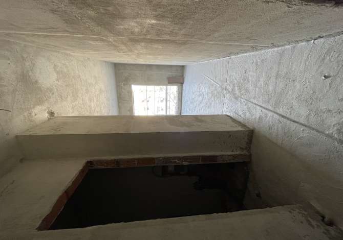 Shtepi ne shitje Apartament ne Tirane, 2+1, Mobilimi Bosh, pa mobiluar, Pagesa 271,700  Euro.