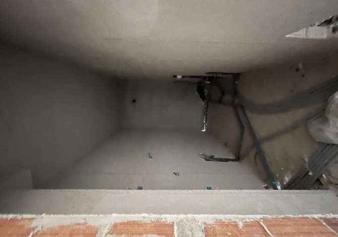 Shtepi ne shitje Apartament ne Tirane, 2+1, Mobilimi Bosh, pa mobiluar, Pagesa 271,700  Euro.