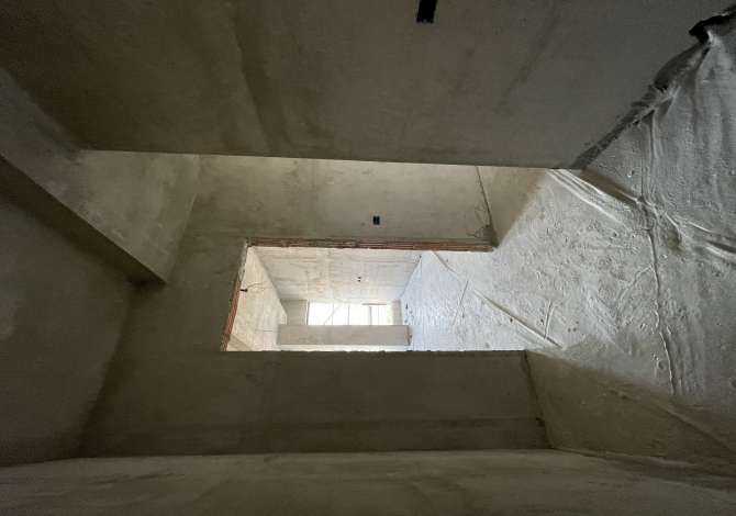 Shtepi ne shitje Apartament ne Tirane, 2+1, Mobilimi Bosh, pa mobiluar, Pagesa 271,700  Euro.