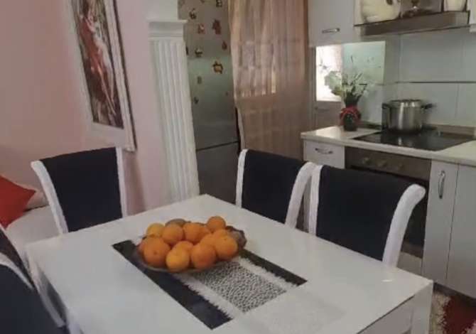 Shtepi ne shitje Apartament ne Tirane, 2+1, Mobilimi E mobiluar, Pagesa 133,000  Euro.