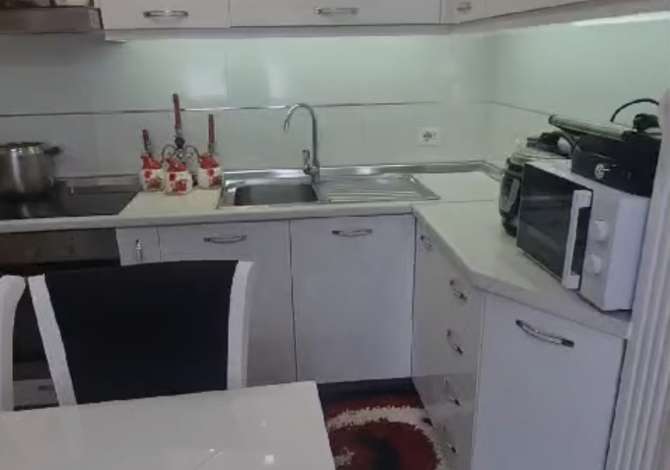 Shtepi ne shitje Apartament ne Tirane, 2+1, Mobilimi E mobiluar, Pagesa 133,000  Euro.