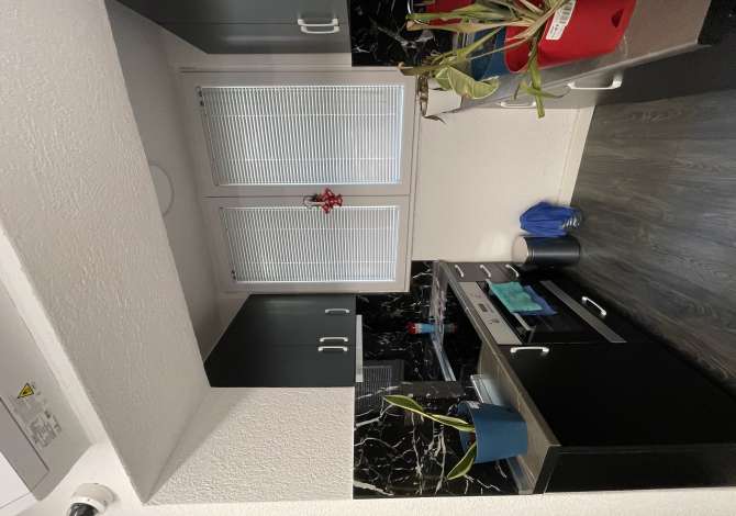 Jepet me qera ambient biznesi kat 0 prane Rruges Muhamed Gjollesha