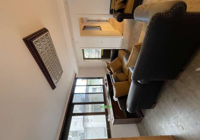 Ambient biznesi me qera 3+1 ne Tirane - 1,200 Euro