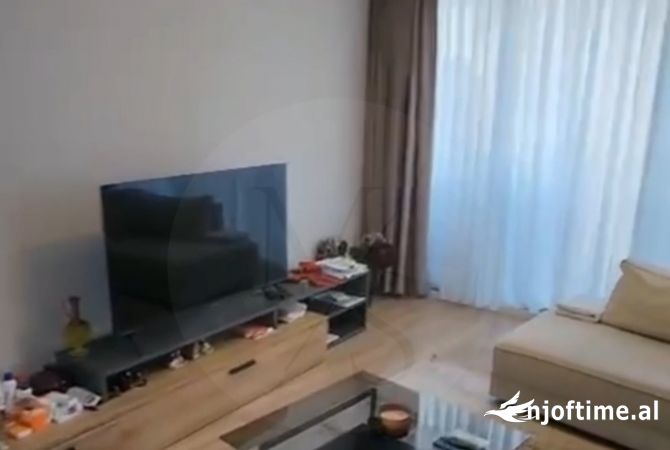 Shtepi me qera 2+1 ne Tirane - 1,300 Euro