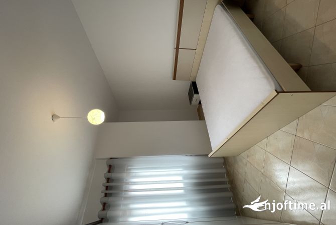 Shtepi ne shitje Apartament ne Tirane, 2+1, Mobilimi E mobiluar, Pagesa 131,000  Euro.