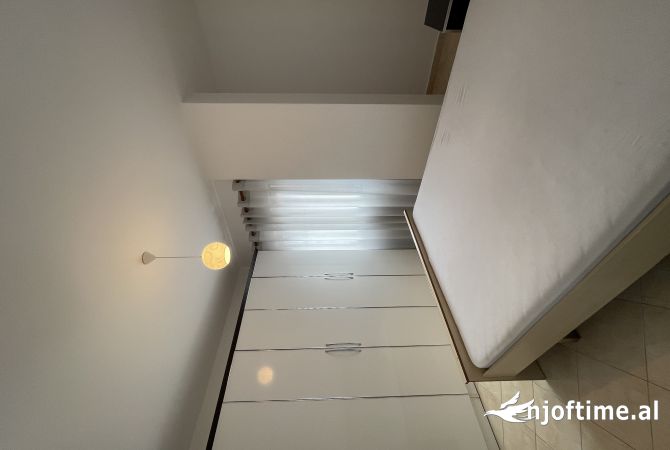 Shtepi ne shitje Apartament ne Tirane, 2+1, Mobilimi E mobiluar, Pagesa 131,000  Euro.