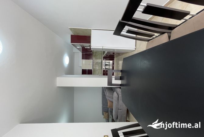 Shtepi ne shitje Apartament ne Tirane, 2+1, Mobilimi E mobiluar, Pagesa 131,000  Euro.
