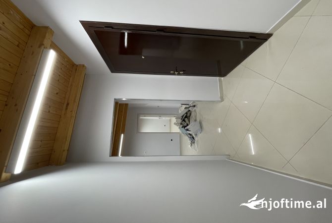 Ambient biznesi me qera 3+1 ne Tirane - 1,500 Euro