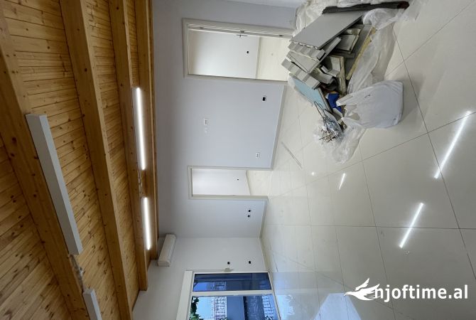 Ambient biznesi me qera 3+1 ne Tirane - 1,500 Euro