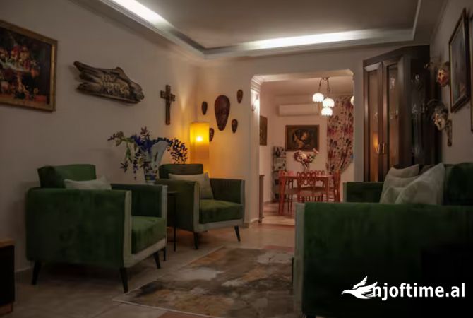 Shtepi me qera 4+1 ne Tirane - 800 Euro