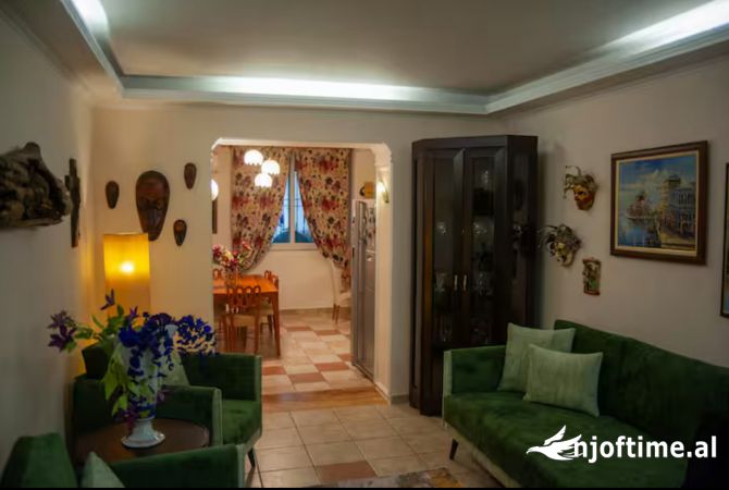 Shtepi me qera 4+1 ne Tirane - 800 Euro