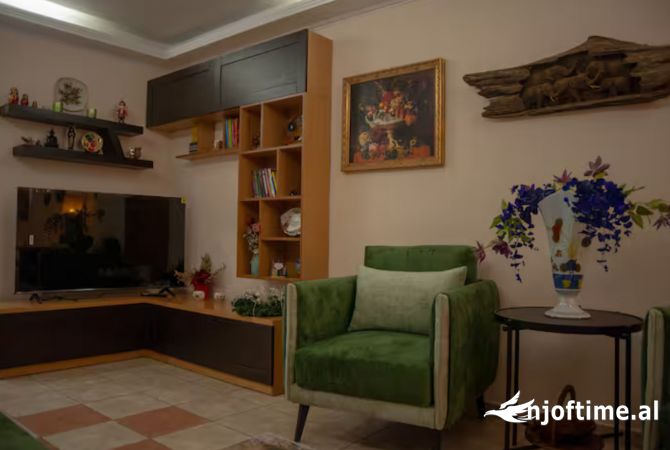 Shtepi me qera 4+1 ne Tirane - 800 Euro
