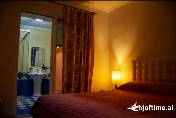 Shtepi me qera Apartament ne Tirane, 4+1, Mobilimi E mobiluar, Pagesa 800  Euro.