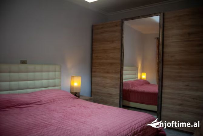 Shtepi me qera Apartament ne Tirane, 4+1, Mobilimi E mobiluar, Pagesa 800  Euro.