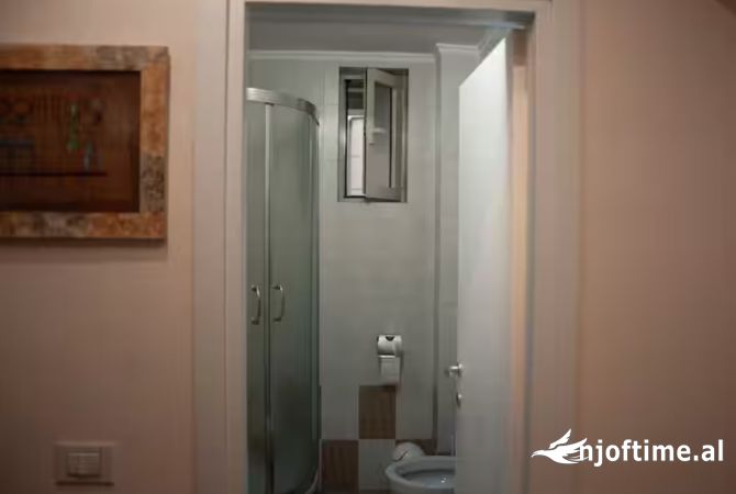 Shtepi me qera Apartament ne Tirane, 4+1, Mobilimi E mobiluar, Pagesa 800  Euro.