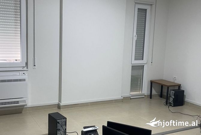 Ambient biznesi me qera 3+1 ne Tirane - 1,800 Euro