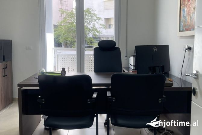 Jepet me qera ambient biznesi tek Rruga e Kosovareve.