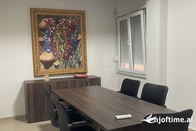 Ambient biznesi me qera 3+1 ne Tirane - 1,800 Euro