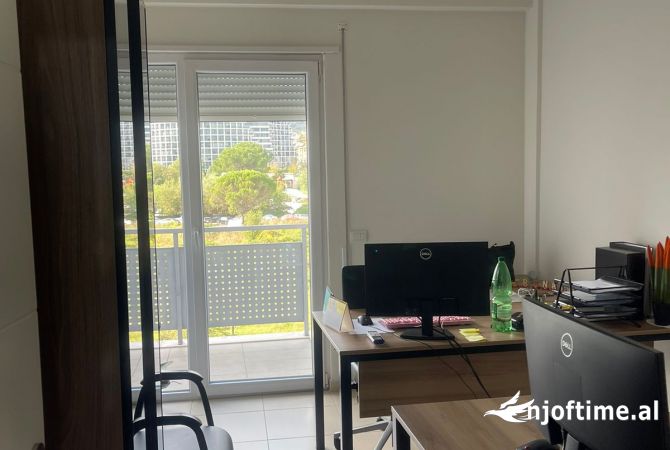 Jepet me qera ambient biznesi tek Rruga e Kosovareve.