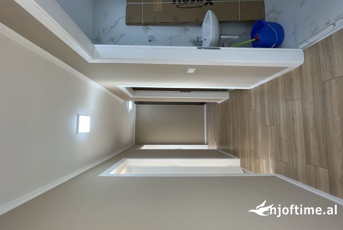 Shtepi me qera Apartament ne Tirane, 2+1, Mobilimi Pjeserisht e mobiluar, Pagesa 1,500  Euro.