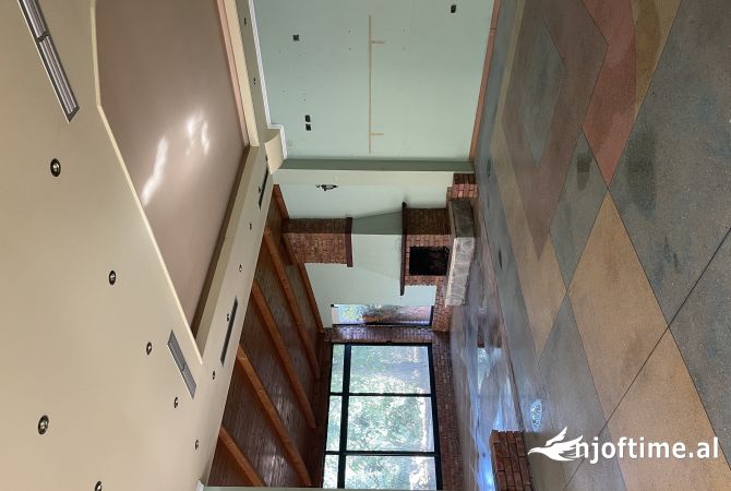 Ambient biznesi me qera 1+1 ne Tirane - 2,500 Euro