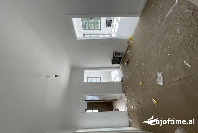 Shtepi ne shitje Apartament ne Tirane, 4+1, Mobilimi Bosh, pa mobiluar, Pagesa 650,000  Euro.