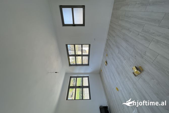 Shtepi ne shitje Apartament ne Tirane, 4+1, Mobilimi Bosh, pa mobiluar, Pagesa 650,000  Euro.