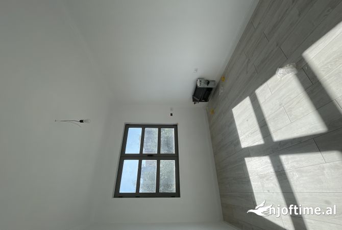 Shtepi ne shitje Apartament ne Tirane, 4+1, Mobilimi Bosh, pa mobiluar, Pagesa 650,000  Euro.