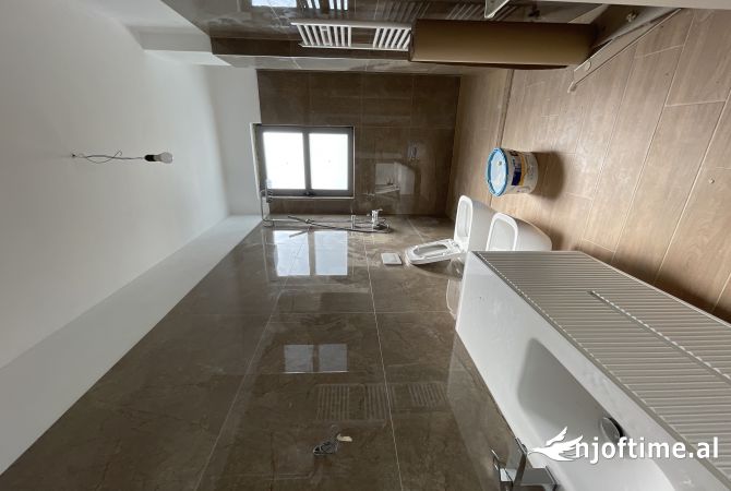 Shtepi ne shitje Apartament ne Tirane, 4+1, Mobilimi Bosh, pa mobiluar, Pagesa 650,000  Euro.
