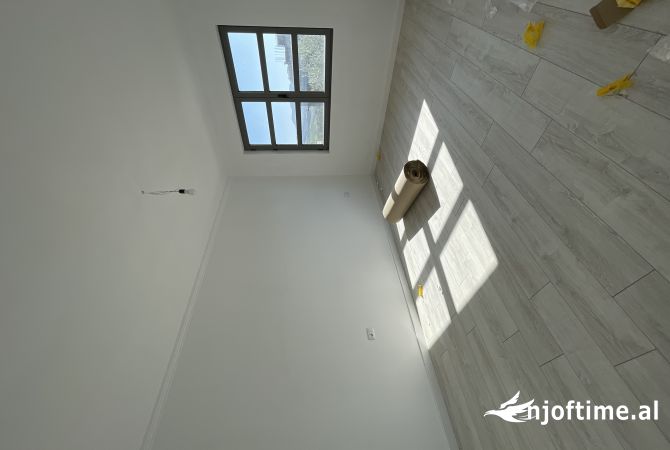Shtepi ne shitje Apartament ne Tirane, 4+1, Mobilimi Bosh, pa mobiluar, Pagesa 650,000  Euro.