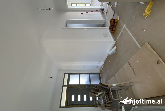 Shtepi ne shitje Apartament ne Tirane, 4+1, Mobilimi Bosh, pa mobiluar, Pagesa 650,000  Euro.