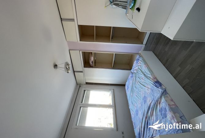 Shtepi ne shitje Apartament ne Tirane, 1+1, Mobilimi Pjeserisht e mobiluar, Pagesa 115,000  Euro.