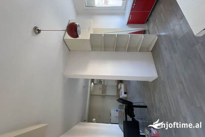 Shtepi ne shitje Apartament ne Tirane, 1+1, Mobilimi Pjeserisht e mobiluar, Pagesa 115,000  Euro.