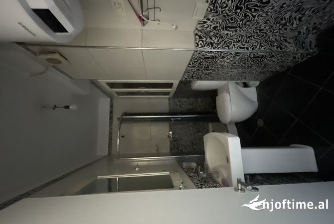 Shtepi ne shitje Apartament ne Tirane, 1+1, Mobilimi Pjeserisht e mobiluar, Pagesa 115,000  Euro.