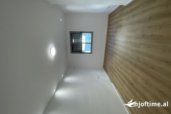 Shtepi ne shitje Apartament ne Tirane, 2+1, Mobilimi Bosh, pa mobiluar, Pagesa 170,000  Euro.