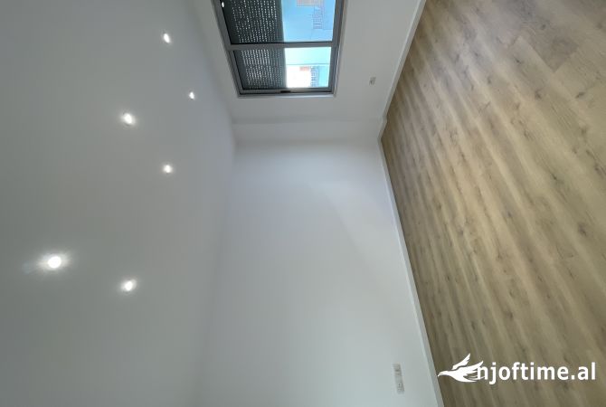 Shtepi ne shitje Apartament ne Tirane, 2+1, Mobilimi Bosh, pa mobiluar, Pagesa 170,000  Euro.