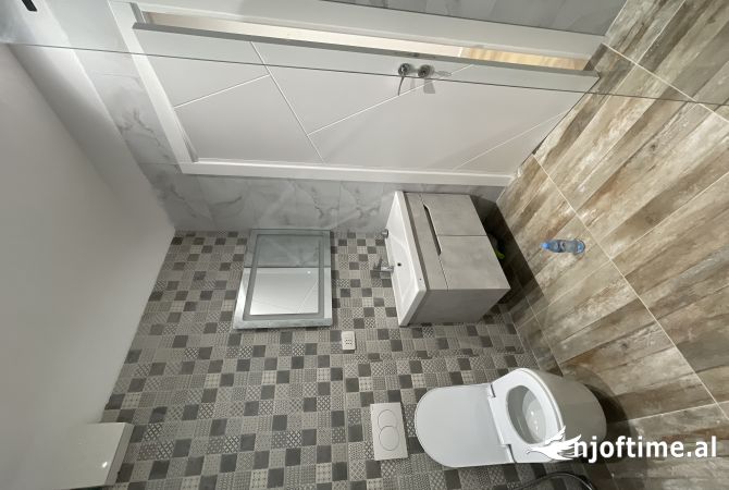 Shtepi ne shitje Apartament ne Tirane, 2+1, Mobilimi Bosh, pa mobiluar, Pagesa 170,000  Euro.