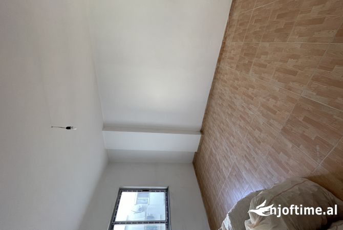 Shtepi ne shitje Apartament ne Tirane, 3+1, Mobilimi Bosh, pa mobiluar, Pagesa 193,000  Euro.