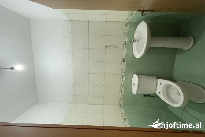 Shtepi ne shitje Apartament ne Tirane, 3+1, Mobilimi Bosh, pa mobiluar, Pagesa 193,000  Euro.