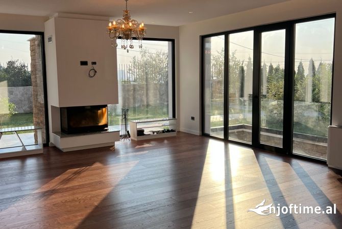 Shtepi me qera Shtepi Private ne Tirane, 5+1, Mobilimi E mobiluar, Pagesa 3,500  Euro.